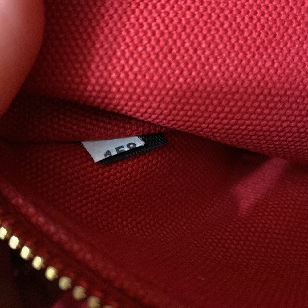 💯% Authentic PRADA CANAPA - Picture 8 of 17